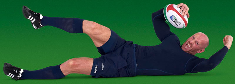 Gareth Thomas scores